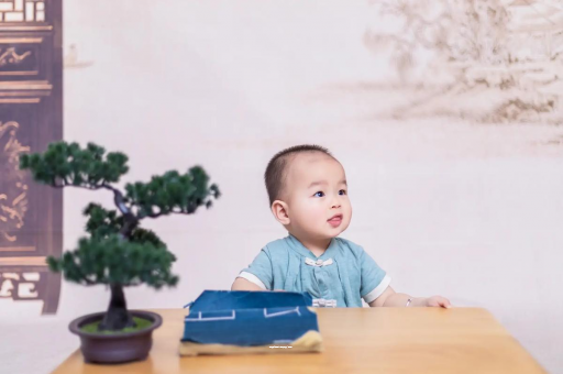 中国香港宝宝眼屎多是什么原因 中国香港宝宝眼屎多是什么原因